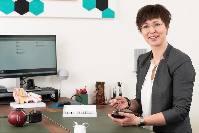 Anja Meier in ihrem Hörstudio in Eschlikon
